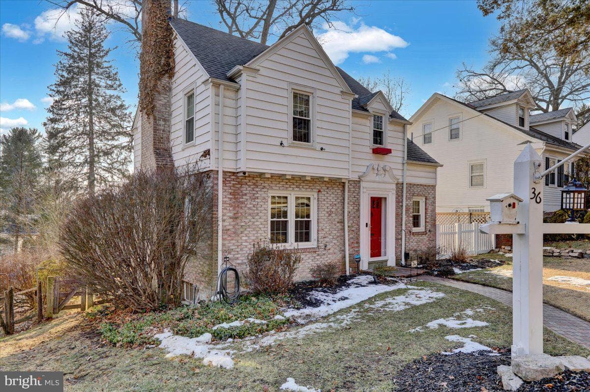 36 Wyomissing Hills Boulevard photo 3