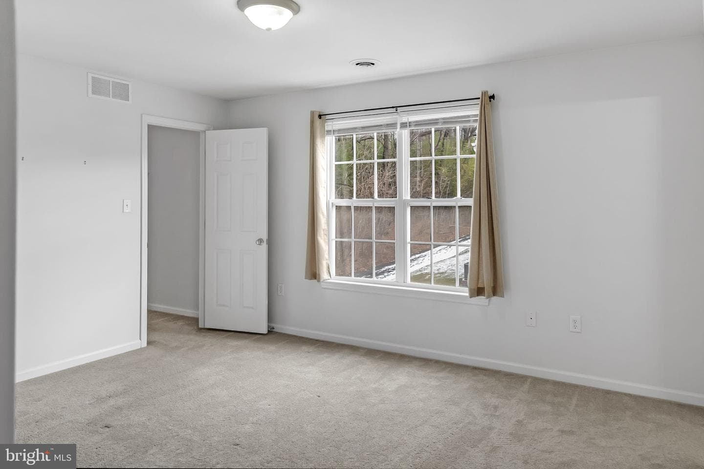 122 Christine Drive photo 15