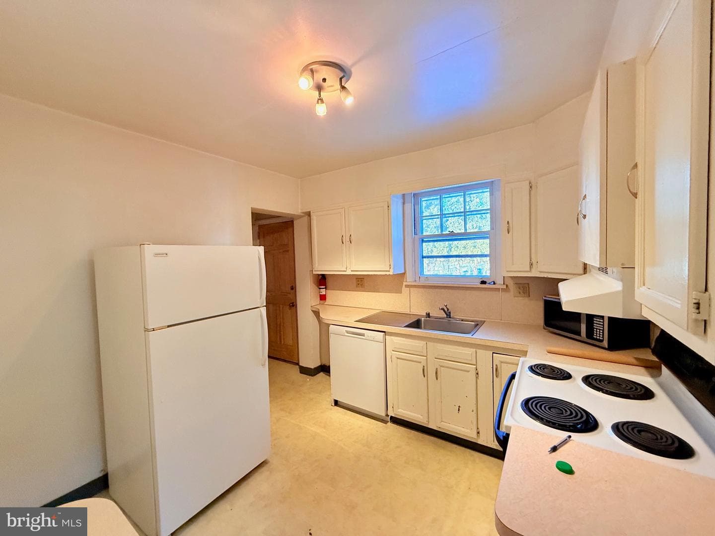 1409 College Avenue photo 7