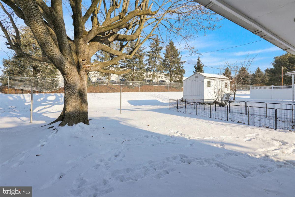 29 Girard Avenue photo 20