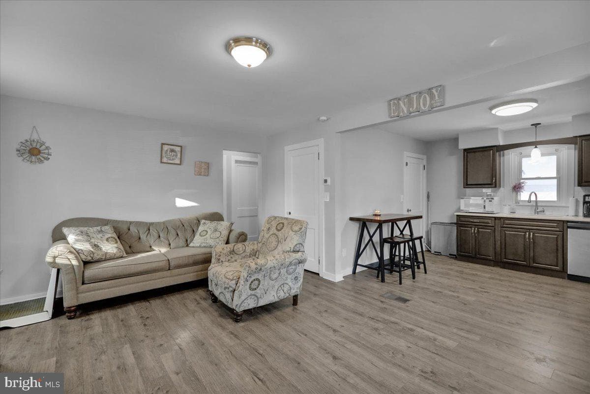 29 Girard Avenue photo 4