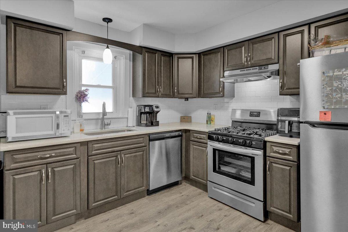 29 Girard Avenue photo 5