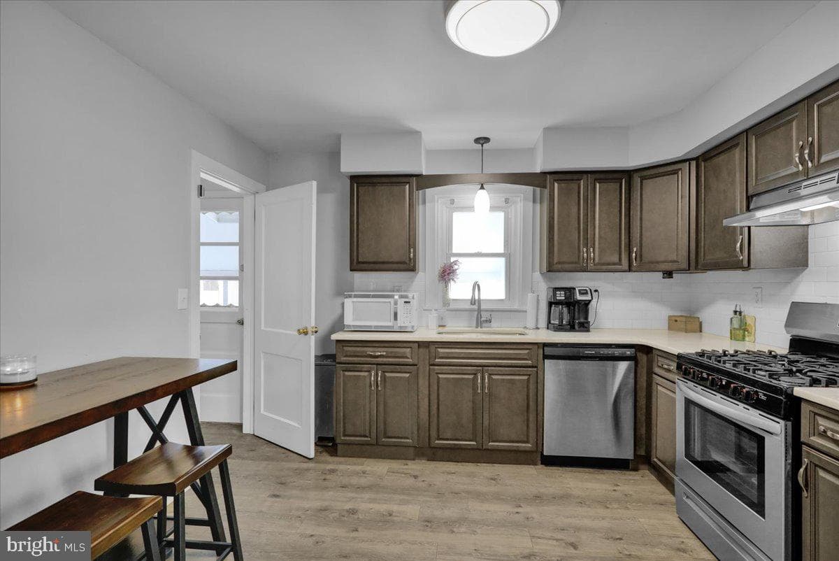 29 Girard Avenue photo 6