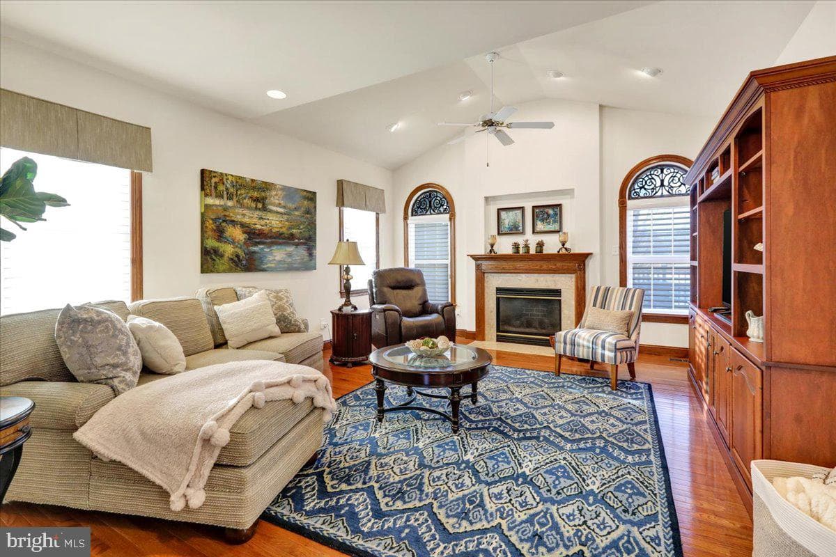 3304 Harwood Lane photo 9