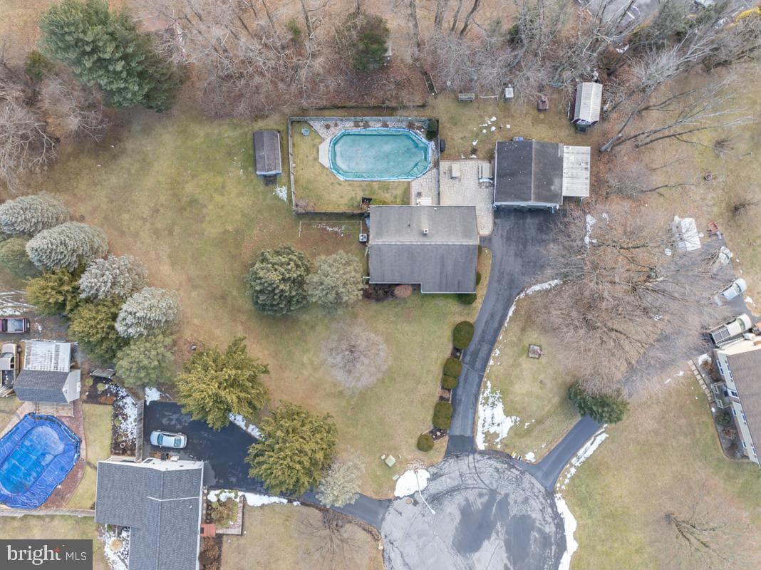 17 Villa Circle photo 34