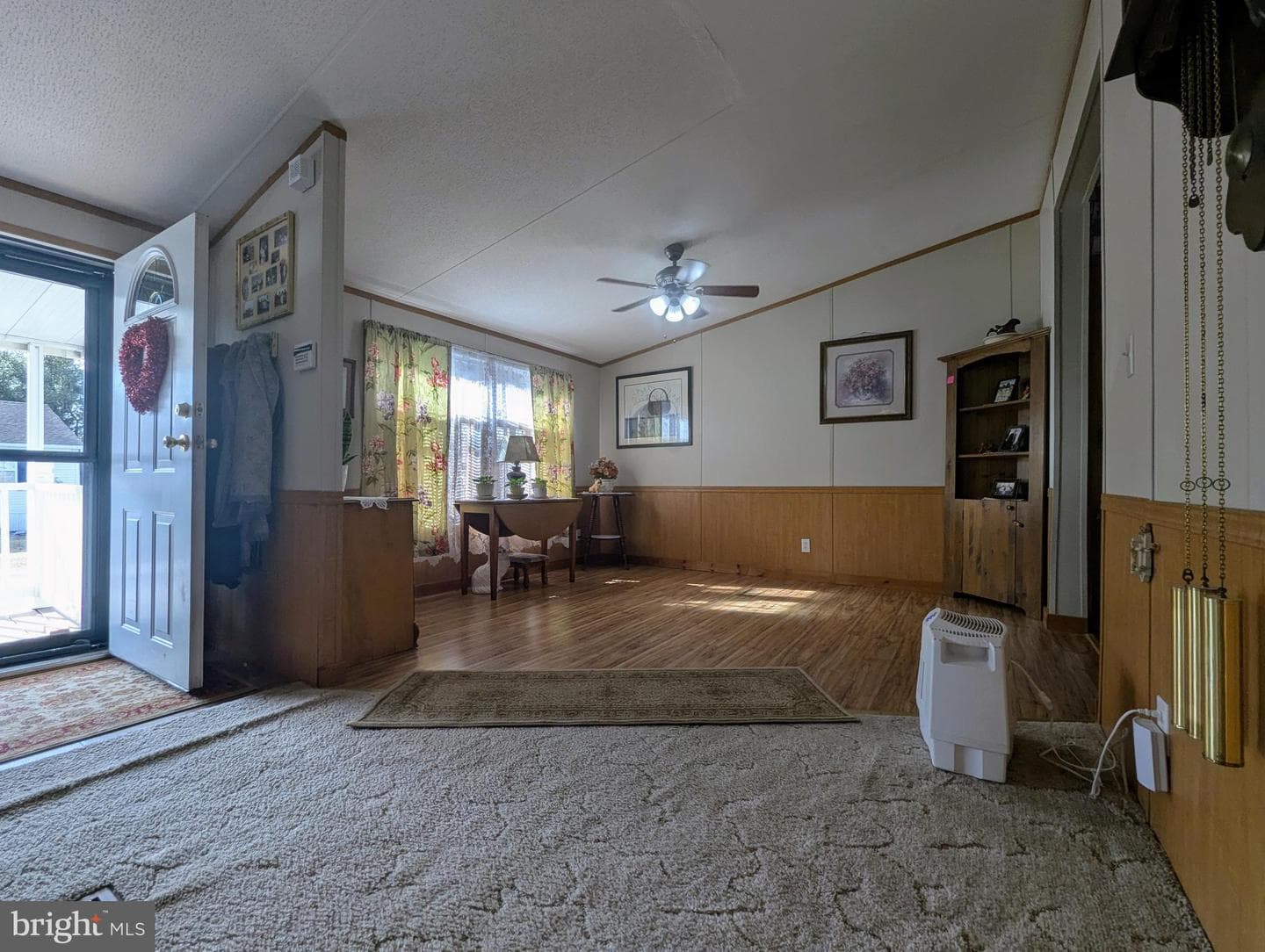 525 Elm Avenue photo 17