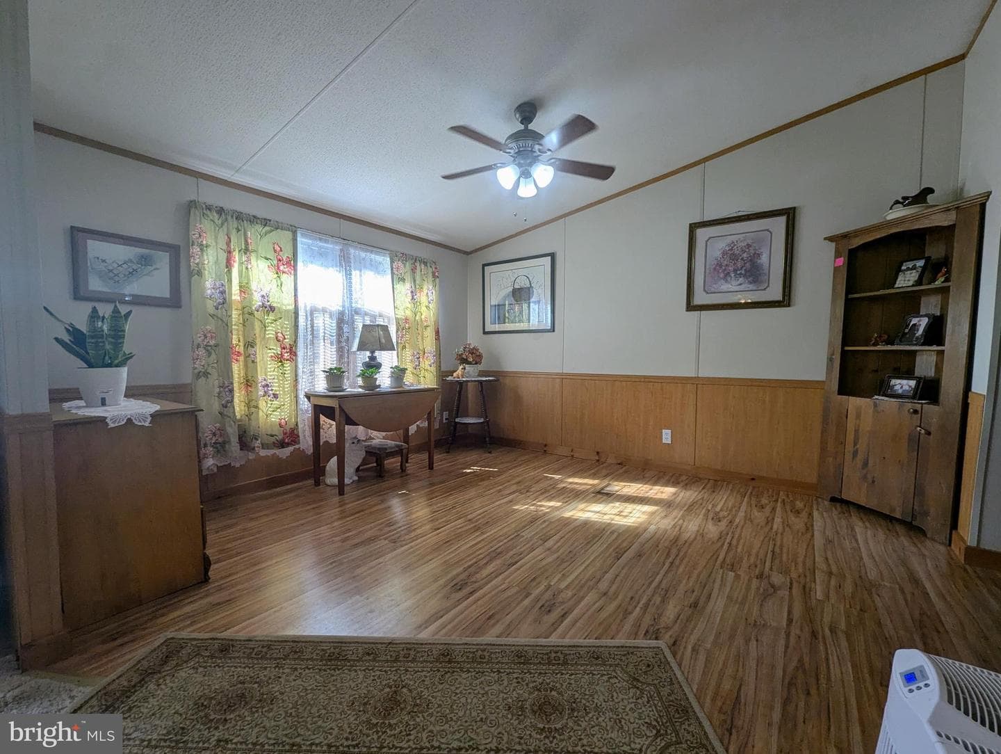 525 Elm Avenue photo 18