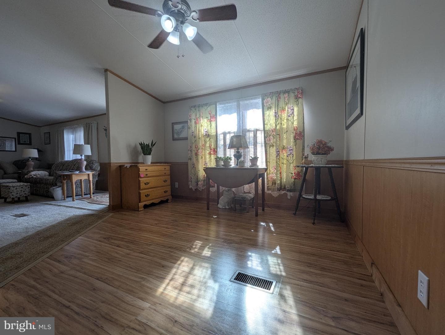 525 Elm Avenue photo 19