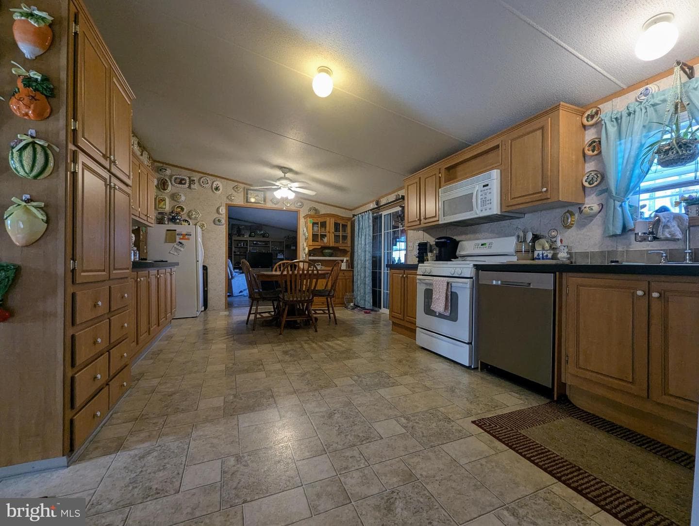 525 Elm Avenue photo 22