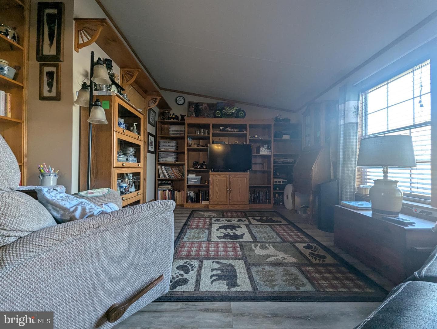 525 Elm Avenue photo 28