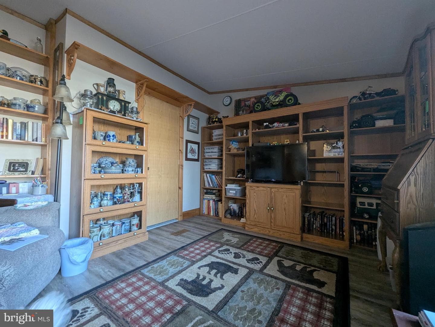 525 Elm Avenue photo 31