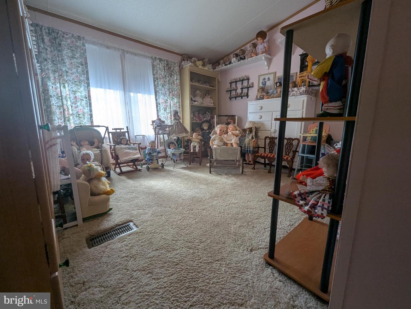 525 Elm Avenue photo 32