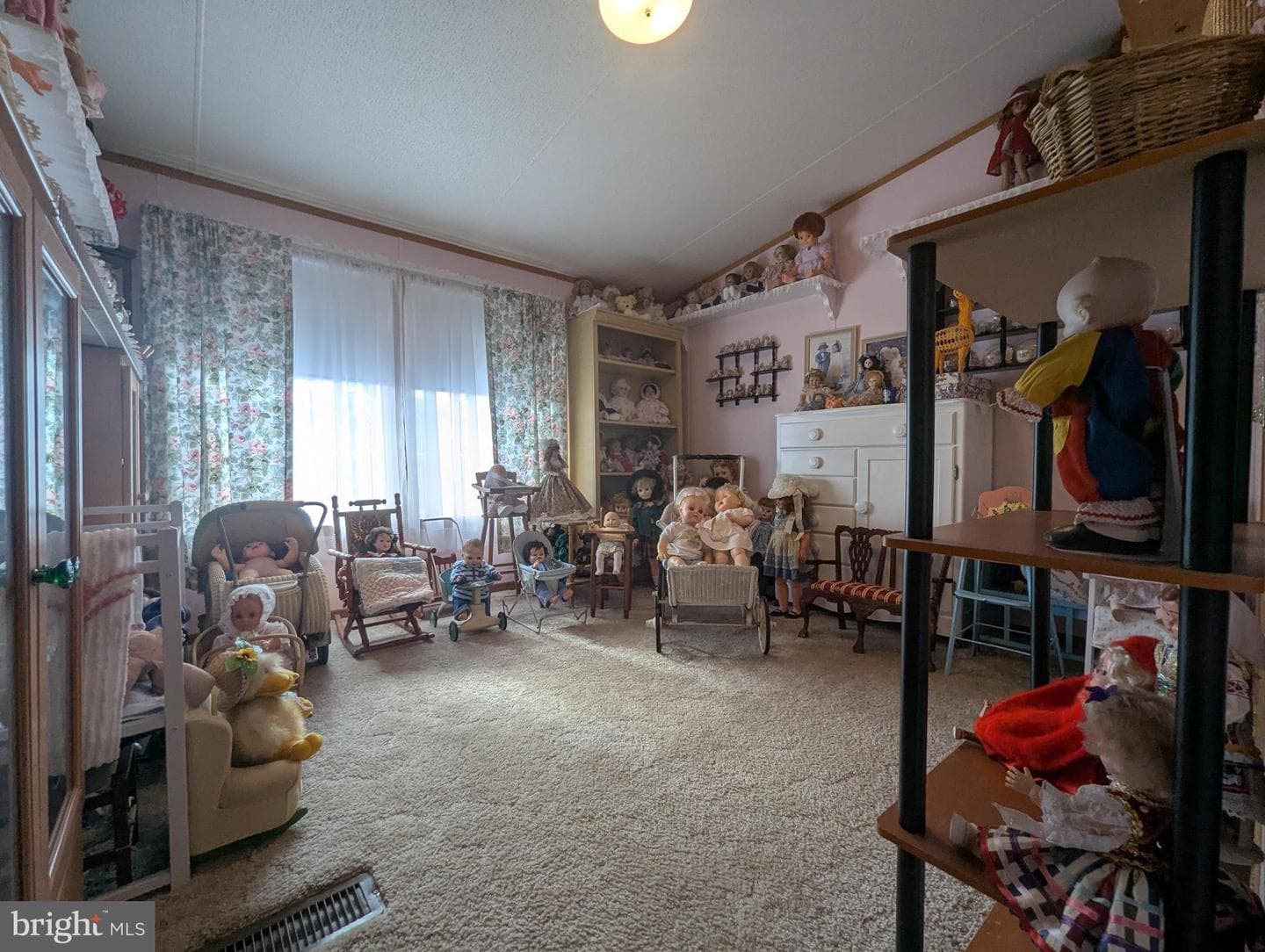 525 Elm Avenue photo 33