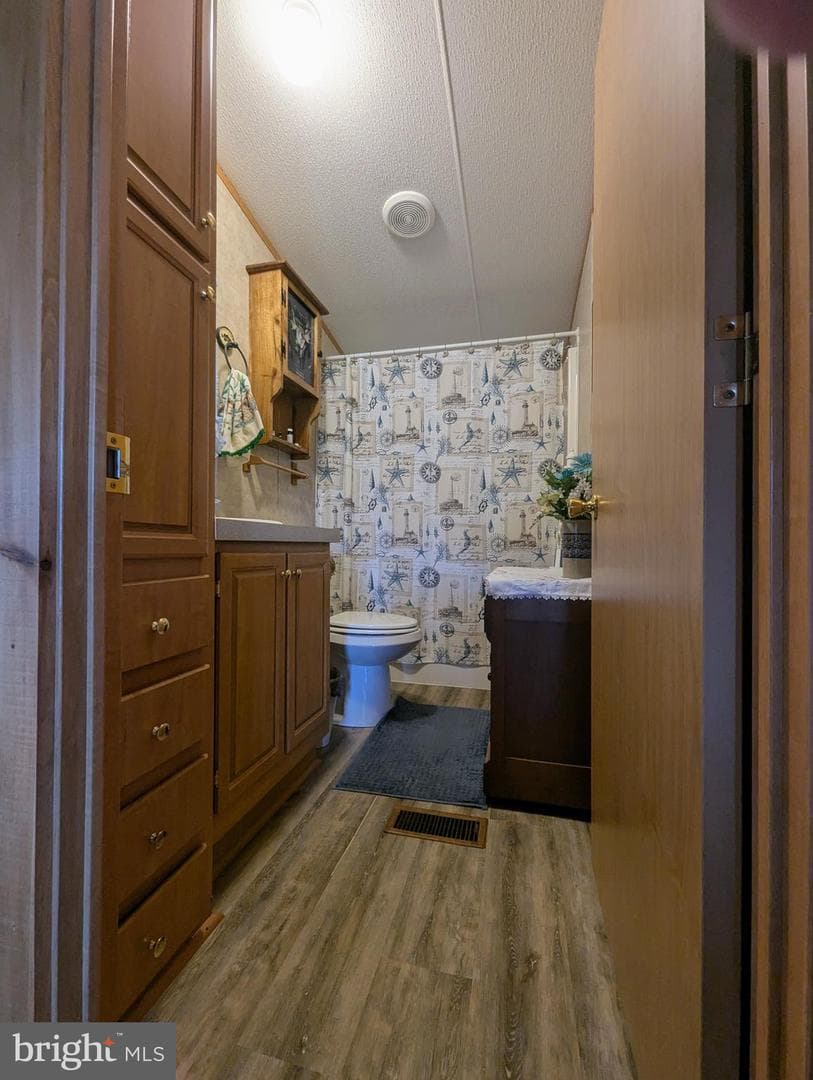 525 Elm Avenue photo 36