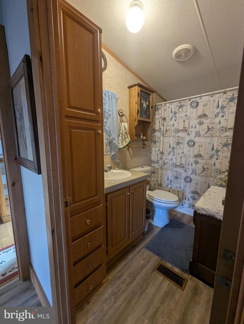 525 Elm Avenue photo 37