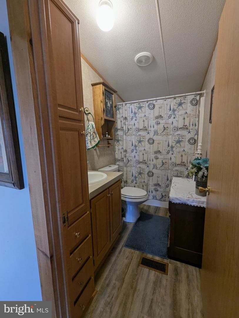 525 Elm Avenue photo 38