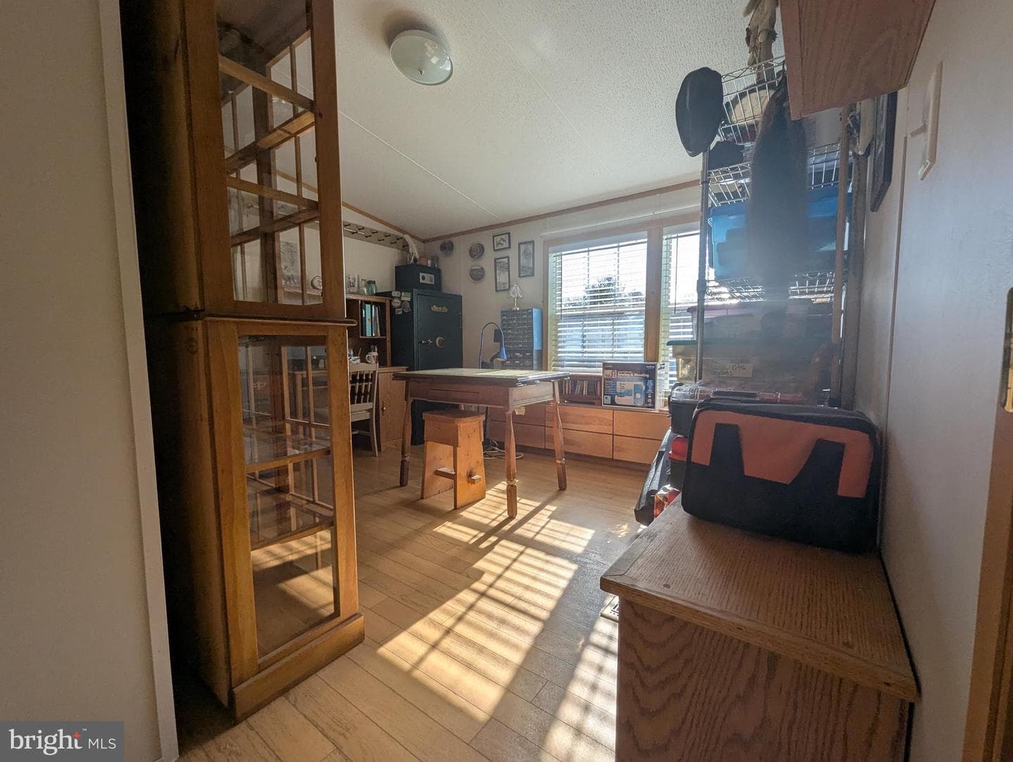 525 Elm Avenue photo 39