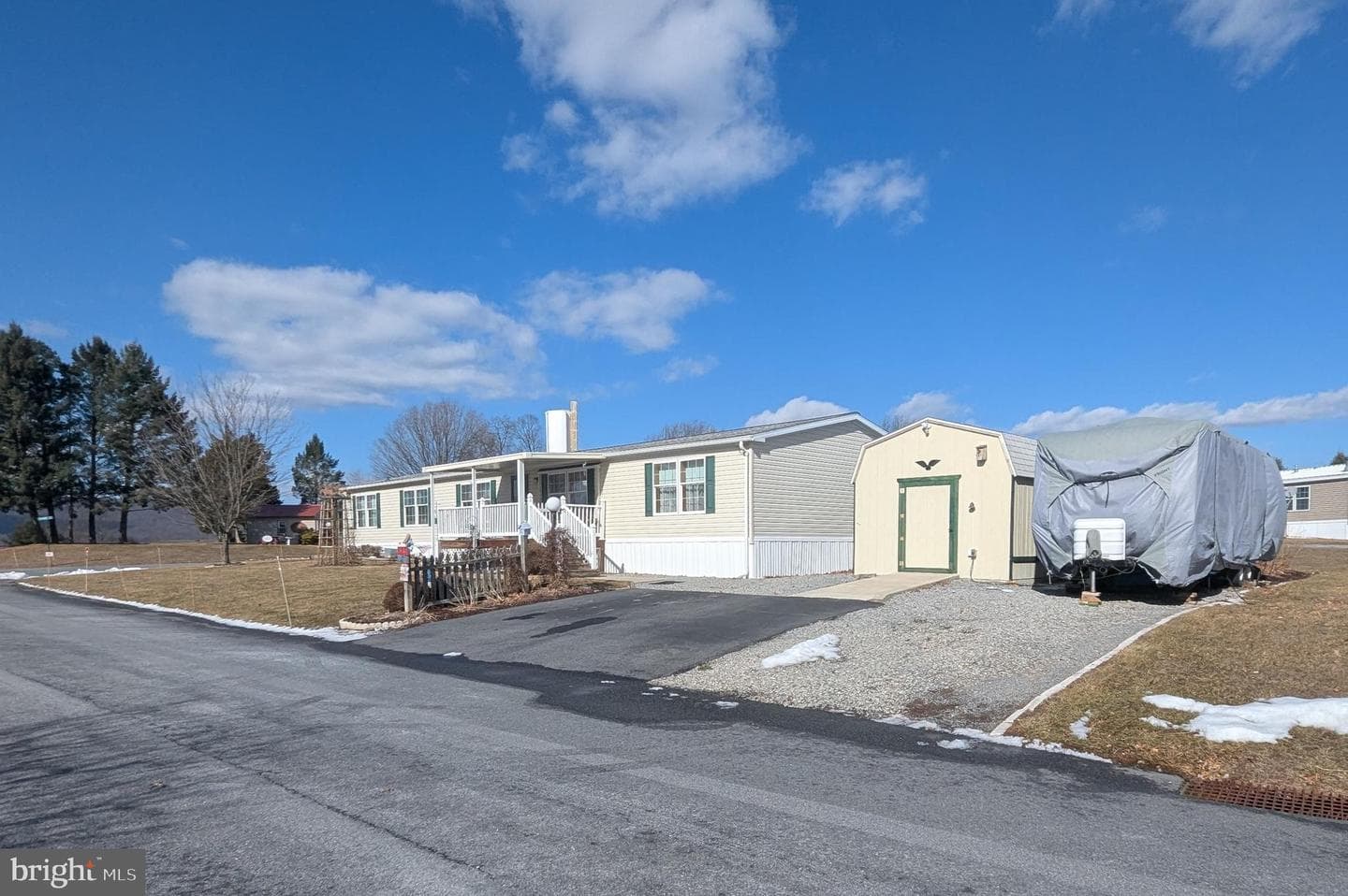 525 Elm Avenue photo 4