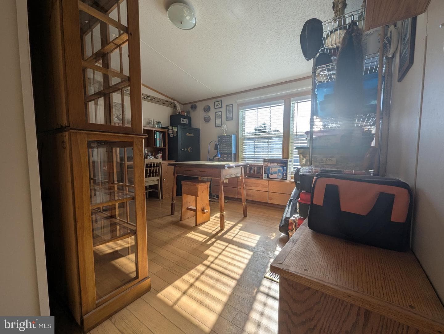 525 Elm Avenue photo 40