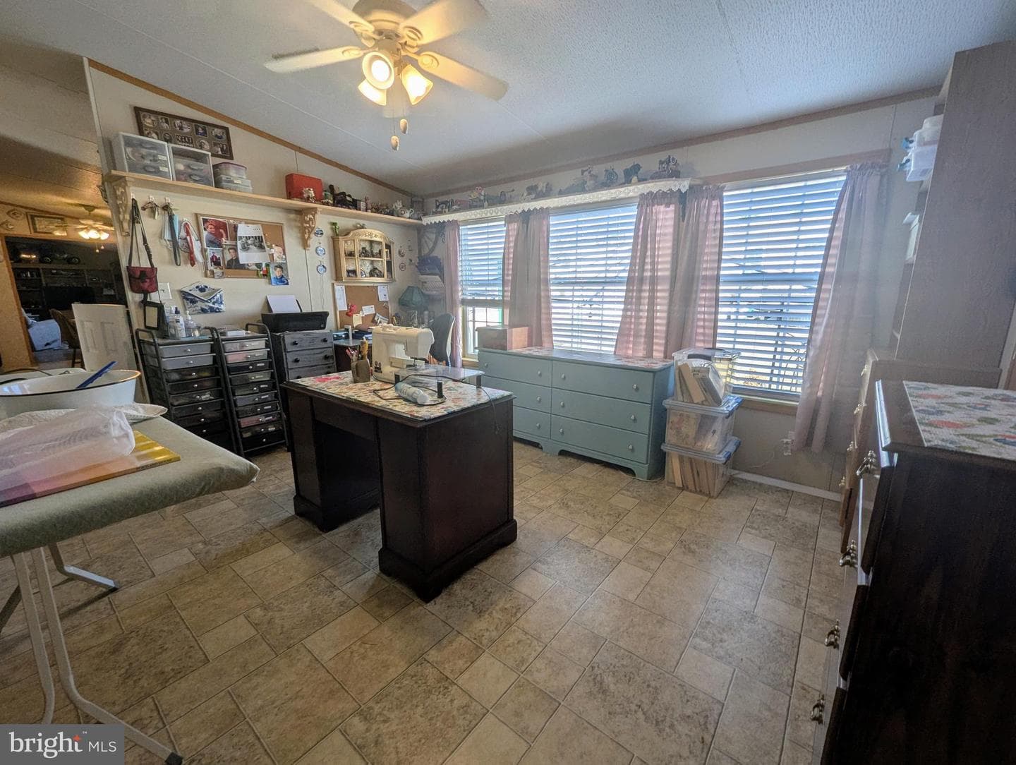 525 Elm Avenue photo 48