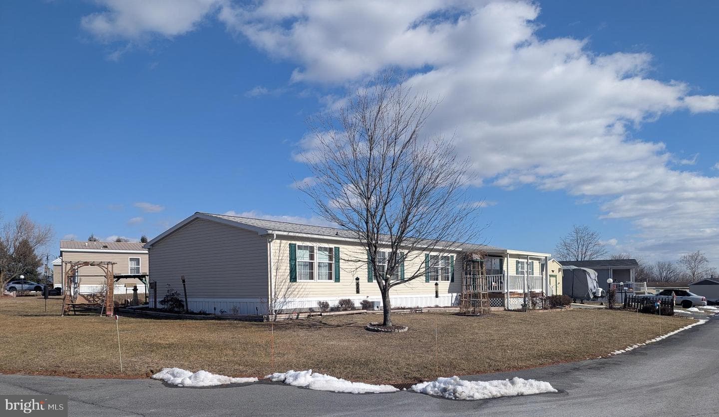 525 Elm Avenue photo 5