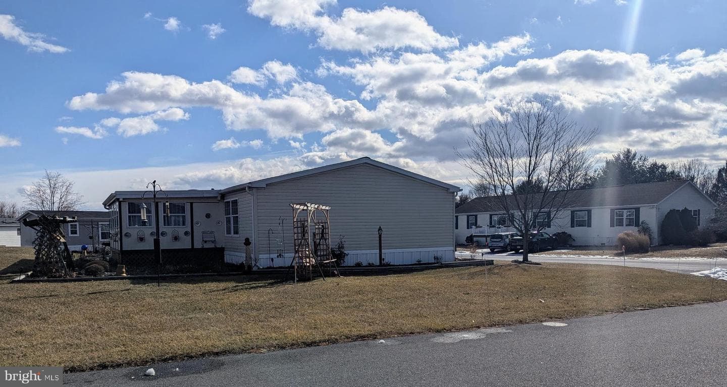 525 Elm Avenue photo 6