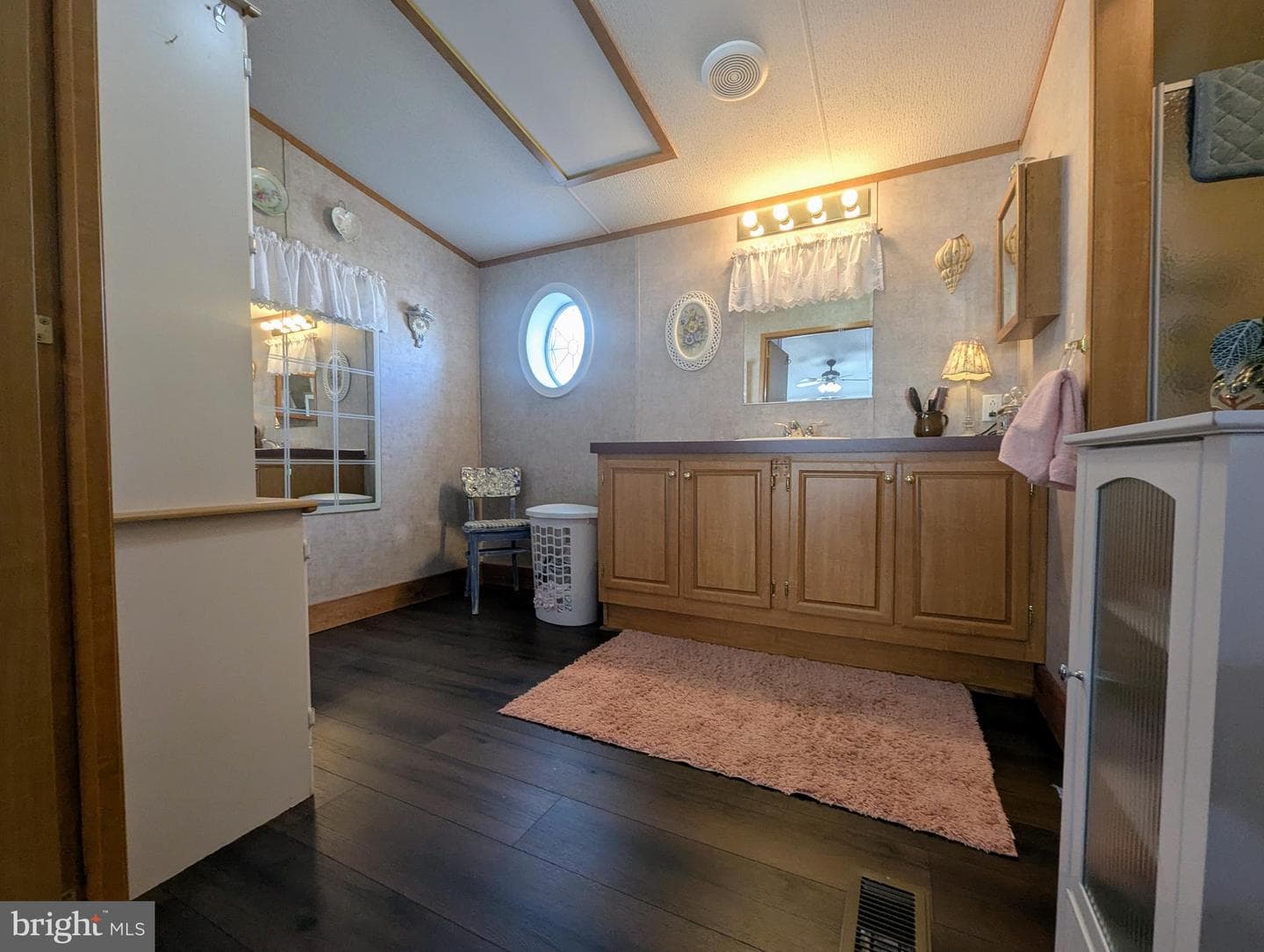 525 Elm Avenue photo 60