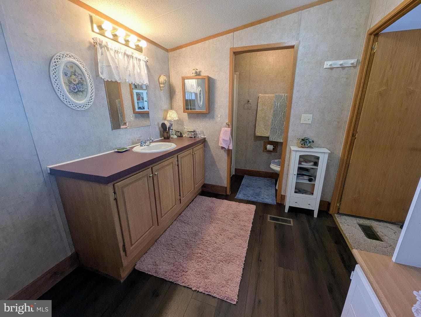 525 Elm Avenue photo 63