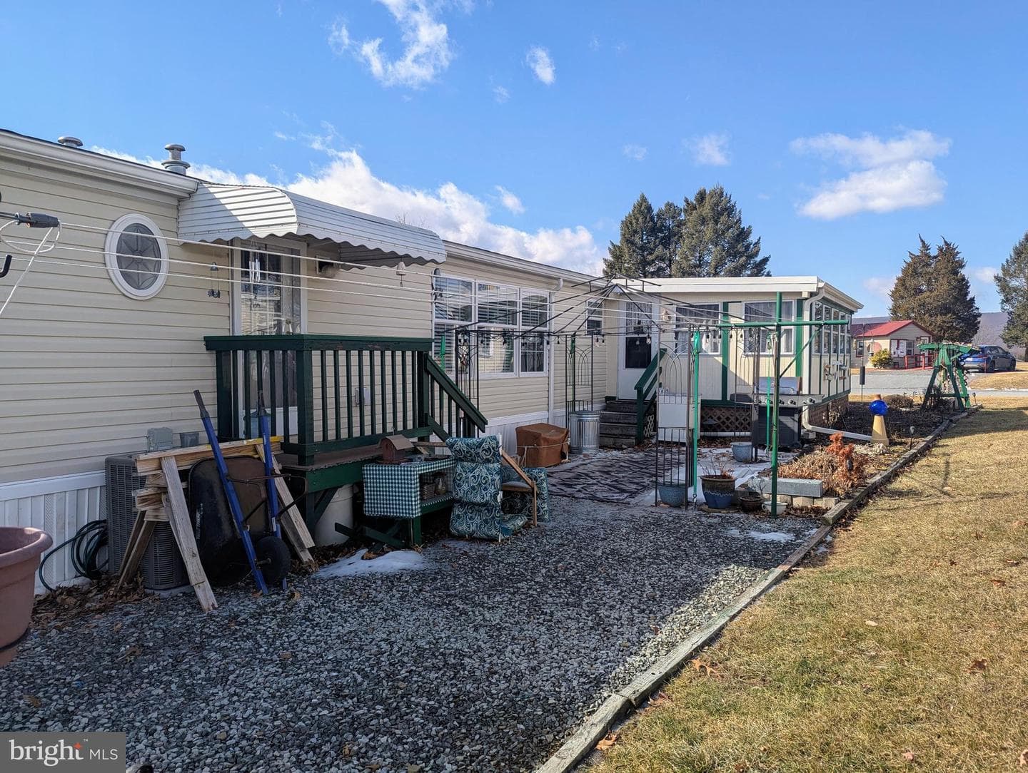 525 Elm Avenue photo 8