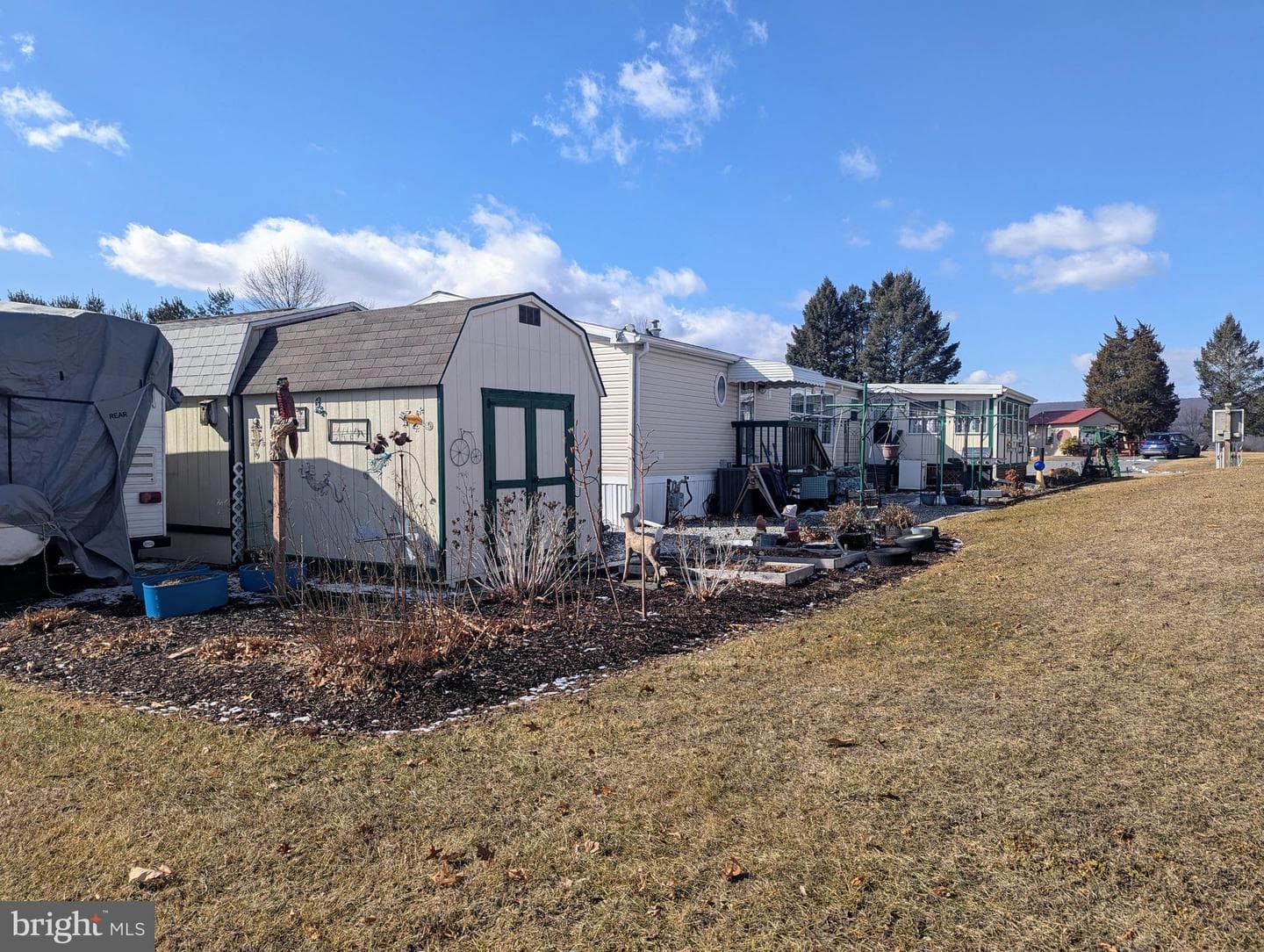 525 Elm Avenue photo 9