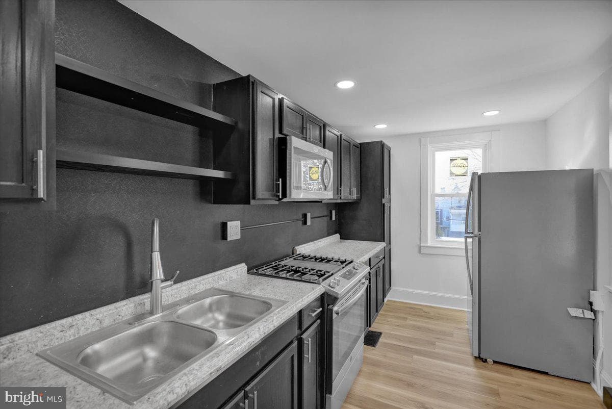 1142 Birch Street photo 10