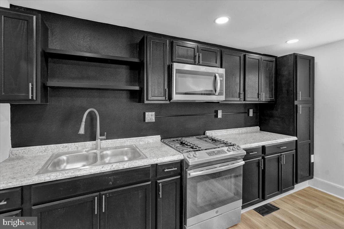 1142 Birch Street photo 11