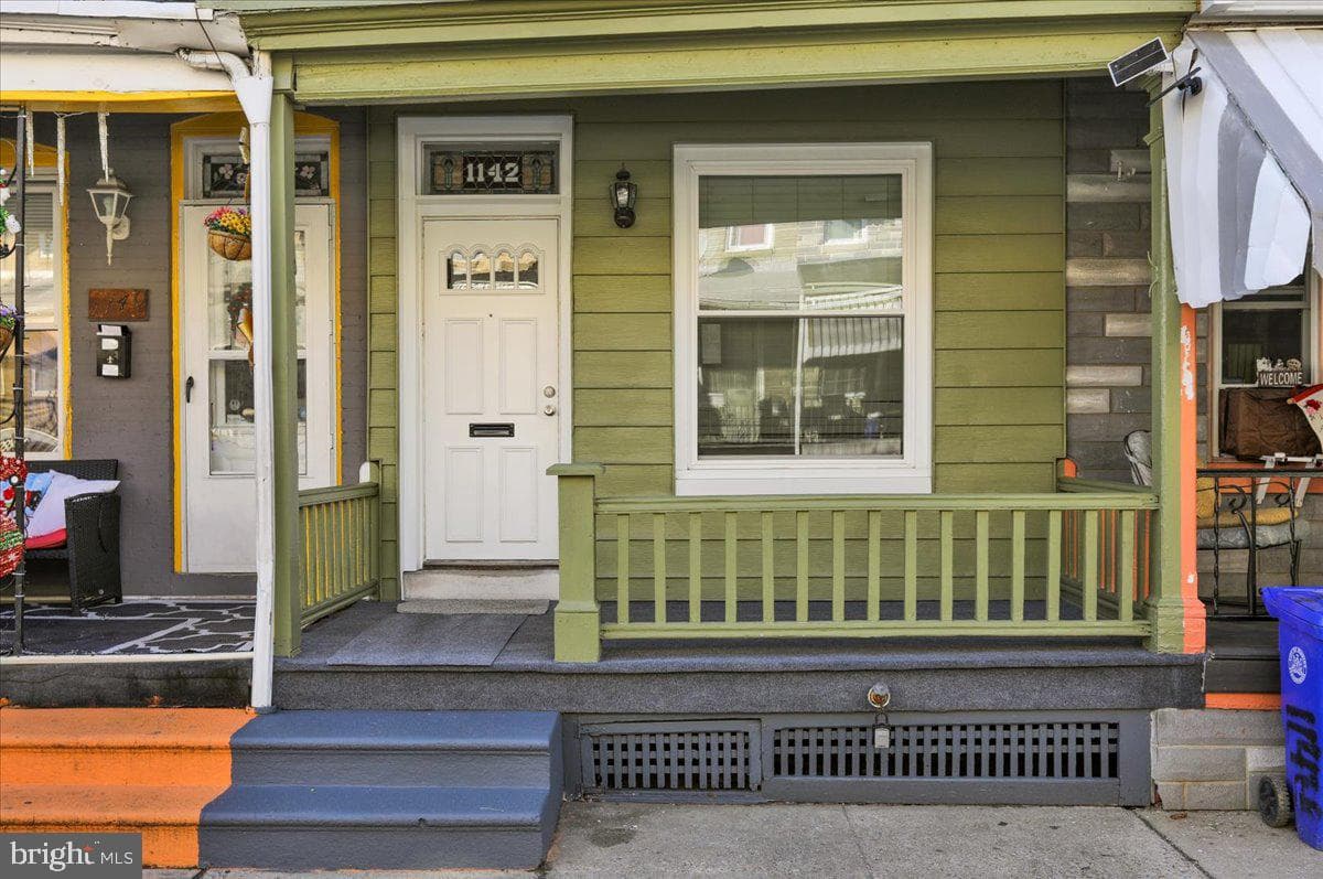 1142 Birch Street photo 4