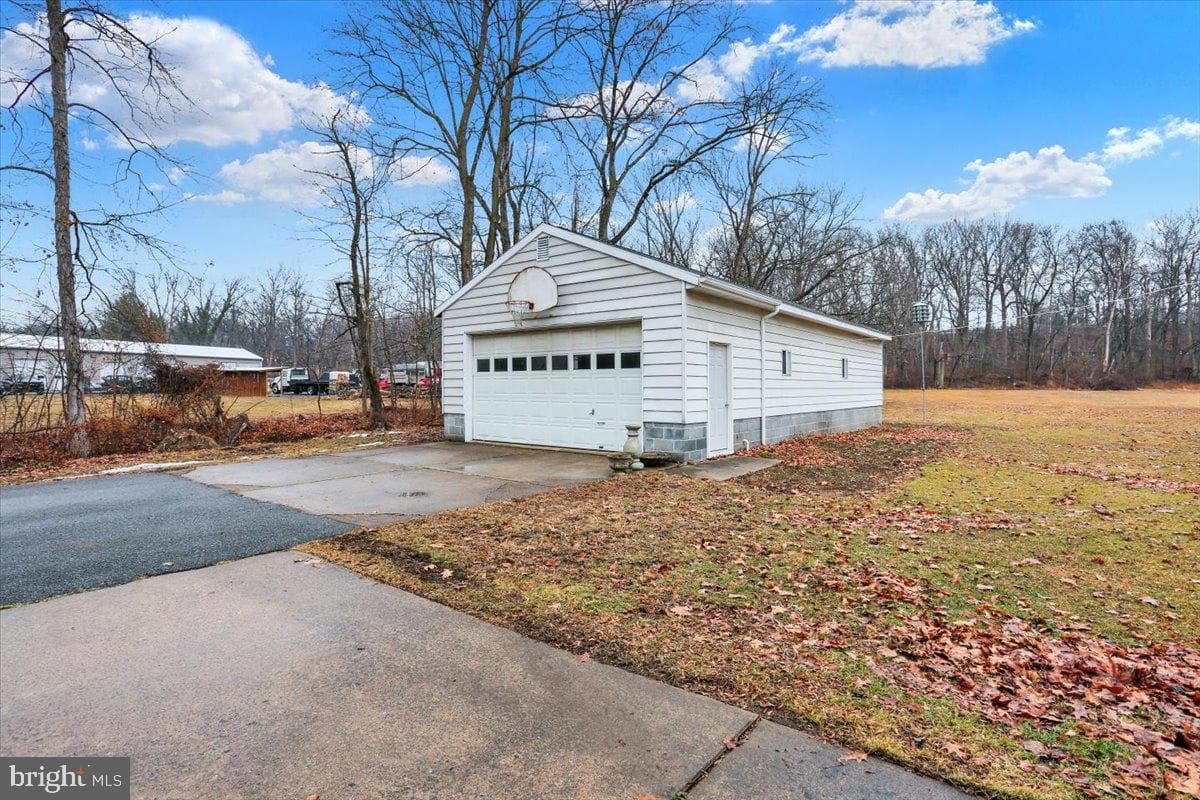 583 Mohrsville Road photo 34