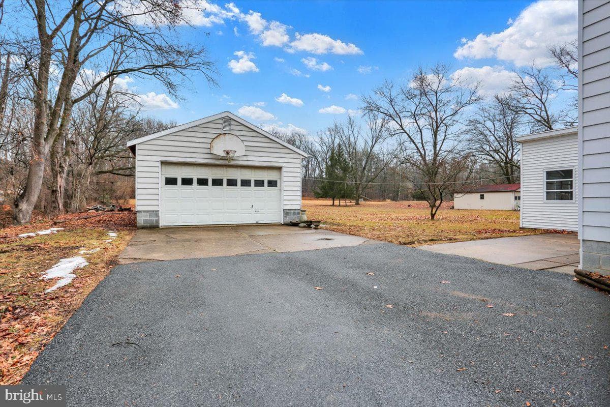 583 Mohrsville Road photo 39