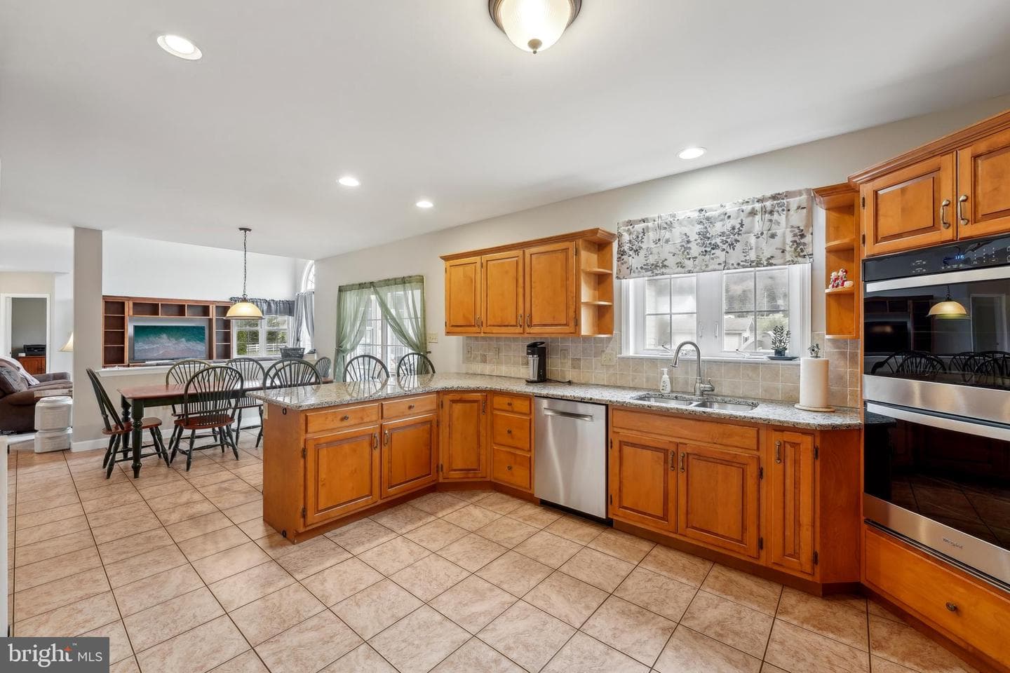 113 Martin Lane photo 12