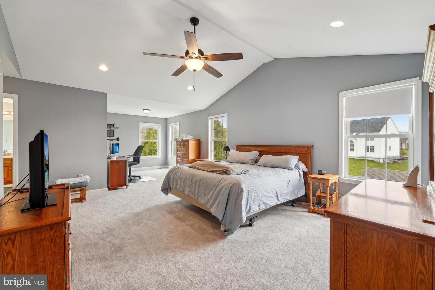 113 Martin Lane photo 25