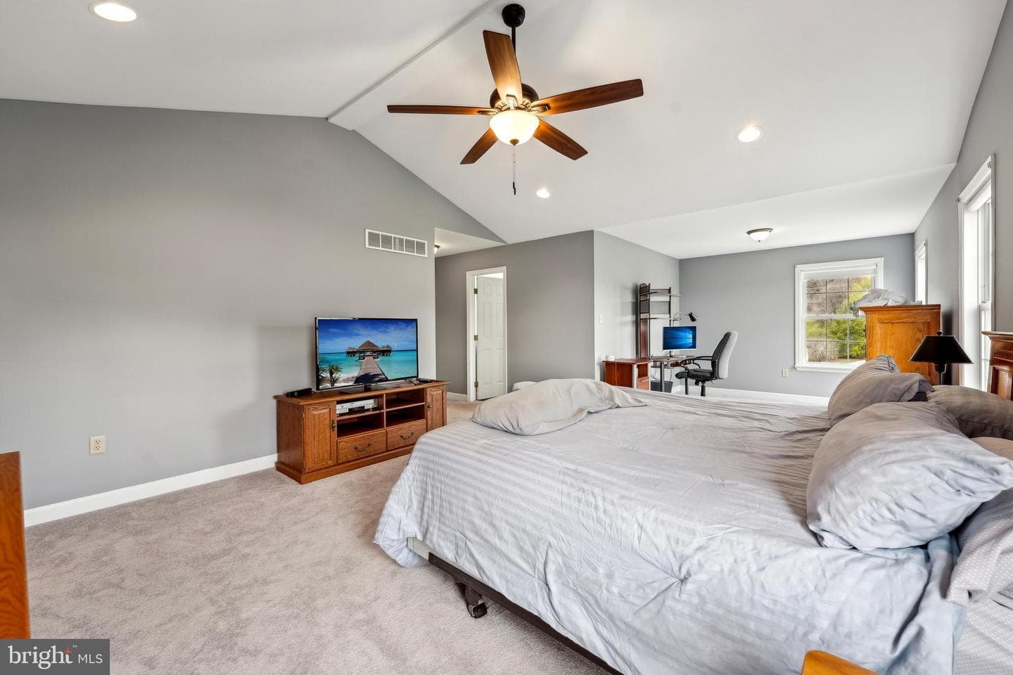 113 Martin Lane photo 26