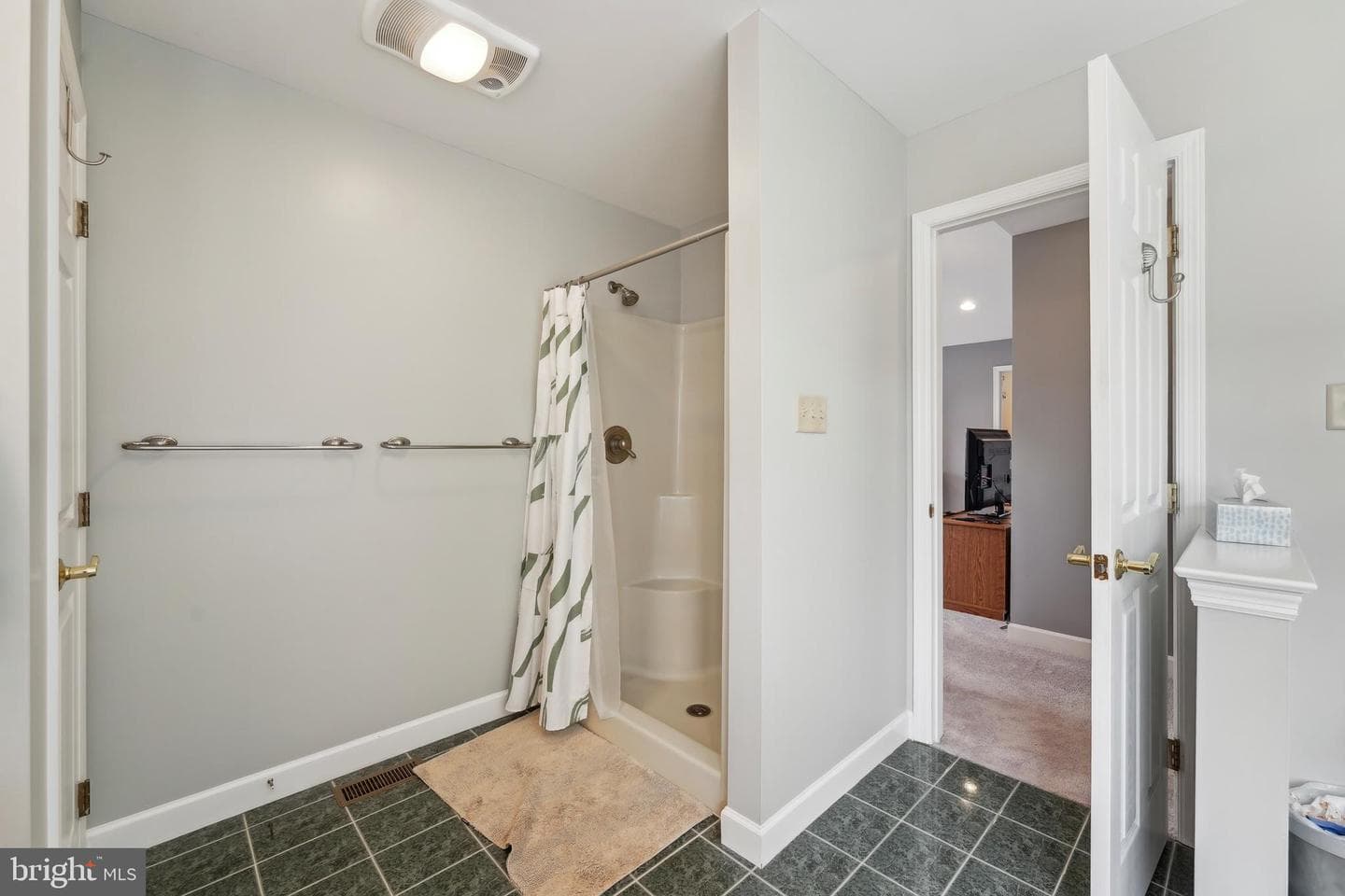 113 Martin Lane photo 29