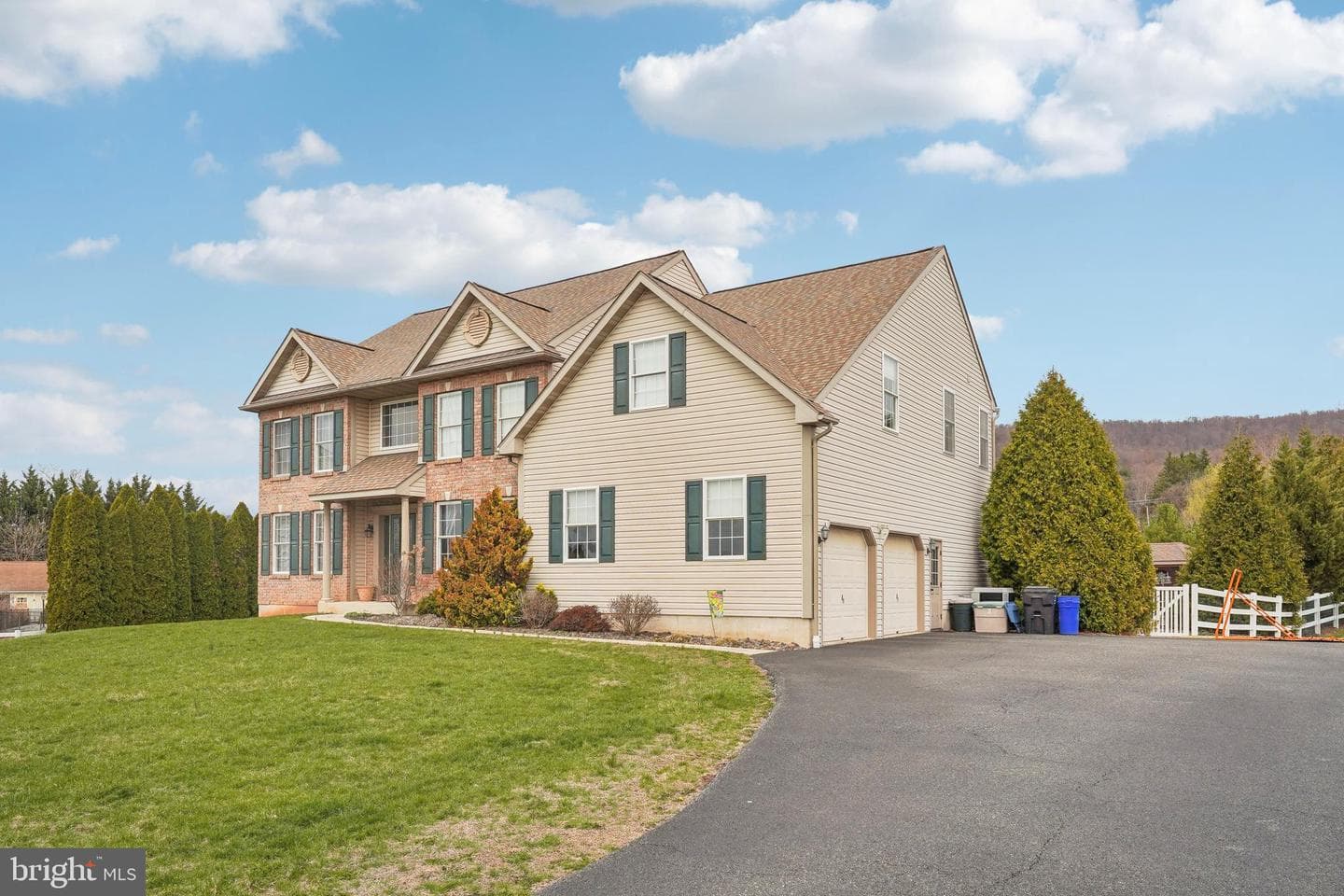 113 Martin Lane photo 4