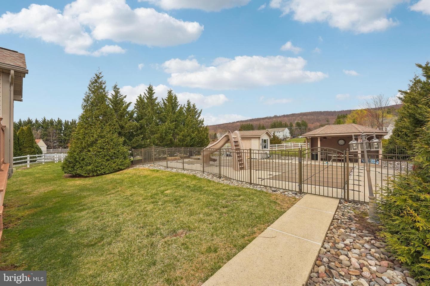 113 Martin Lane photo 47