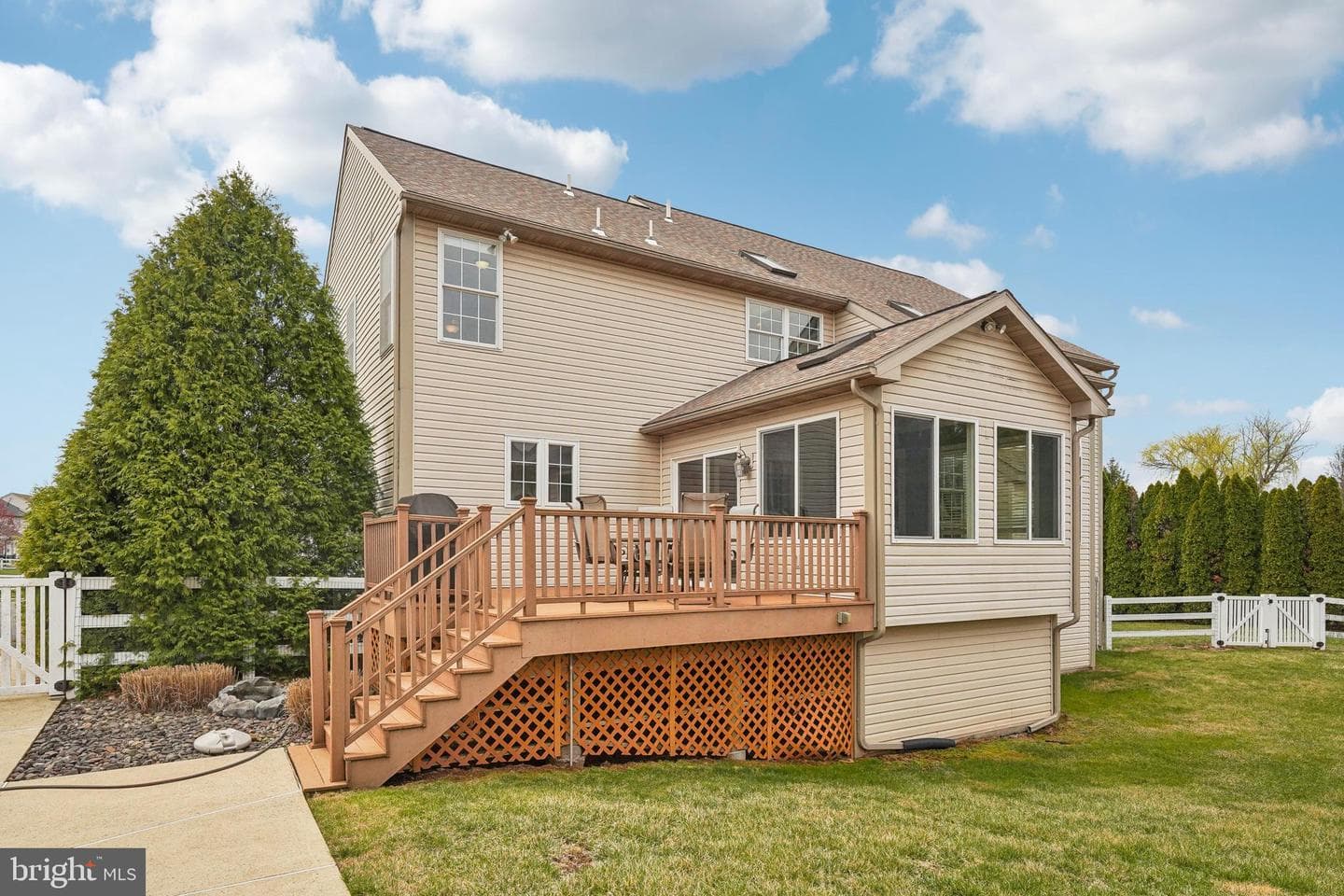 113 Martin Lane photo 49