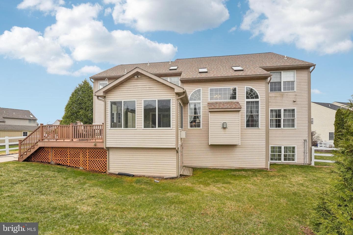 113 Martin Lane photo 53