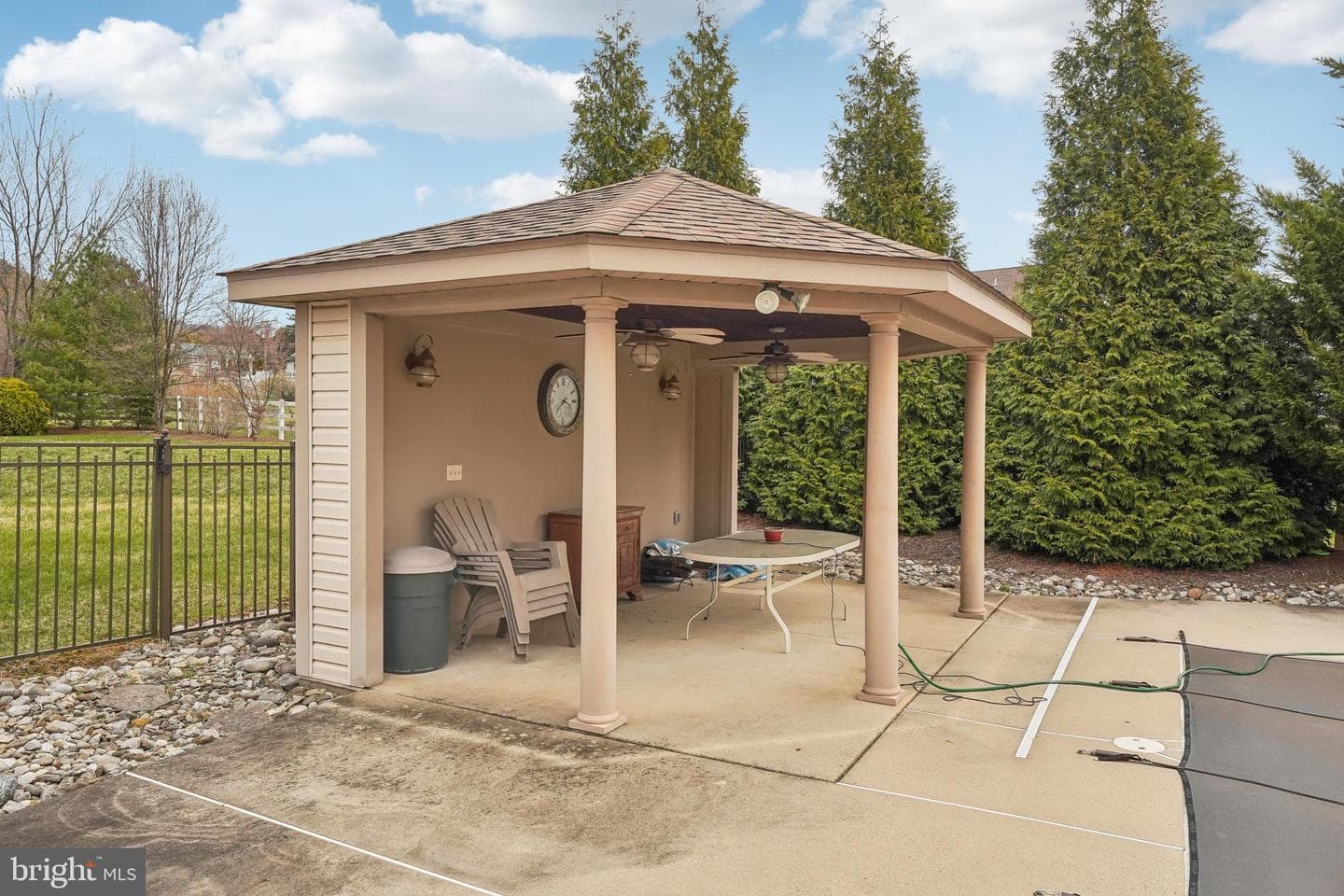 113 Martin Lane photo 54