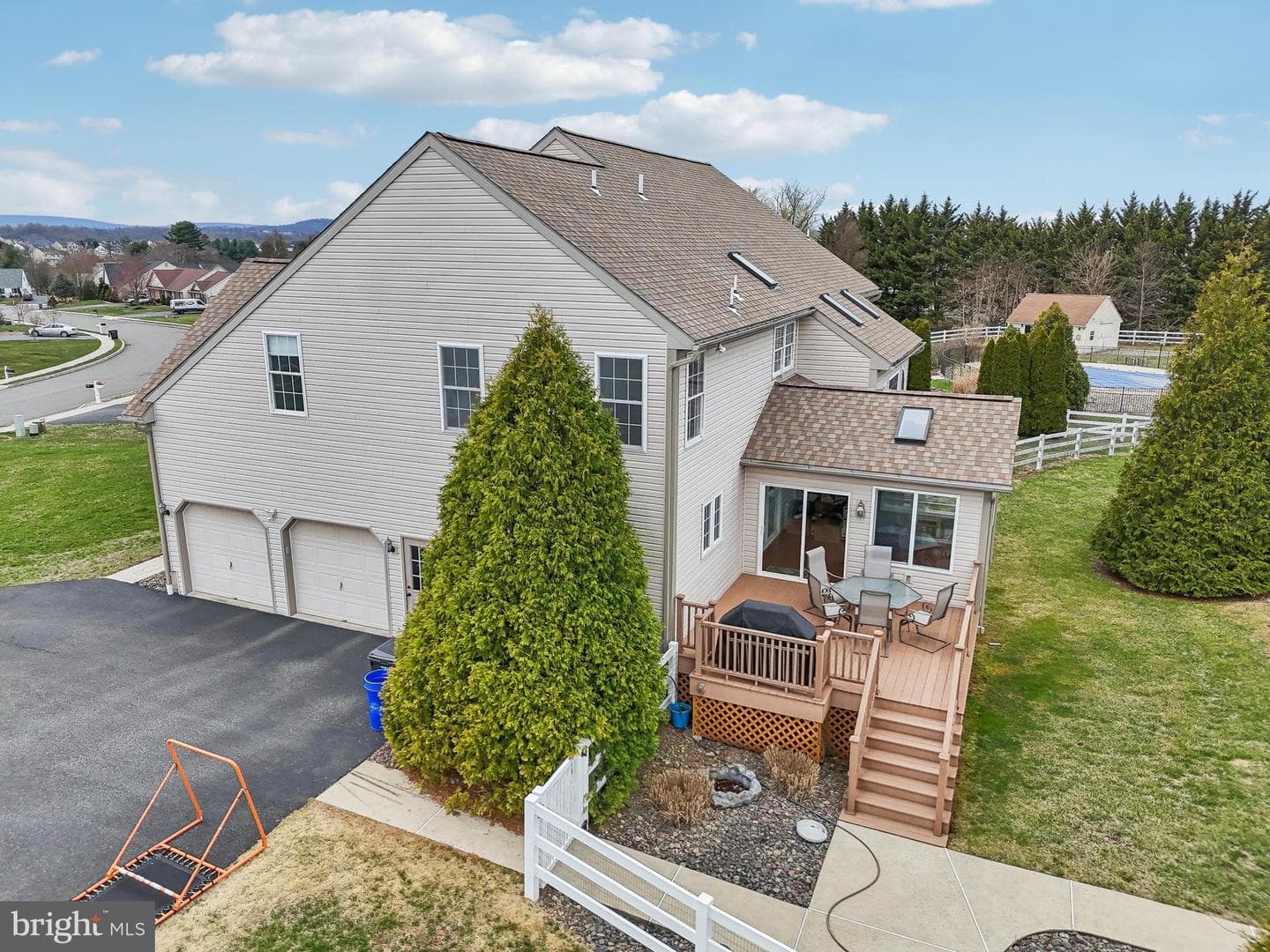 113 Martin Lane photo 64