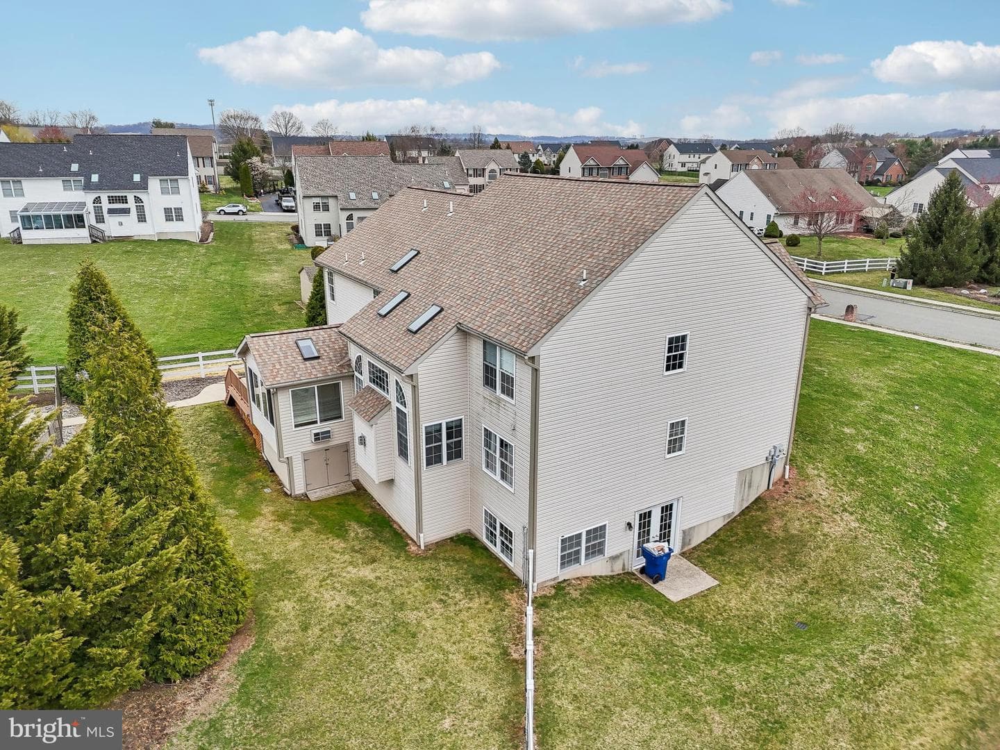 113 Martin Lane photo 67