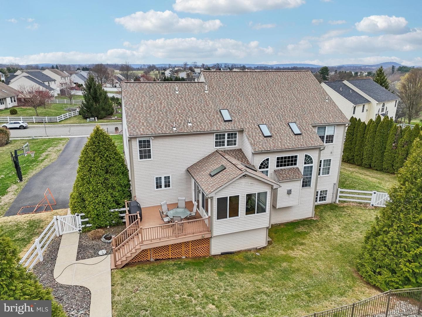 113 Martin Lane photo 68