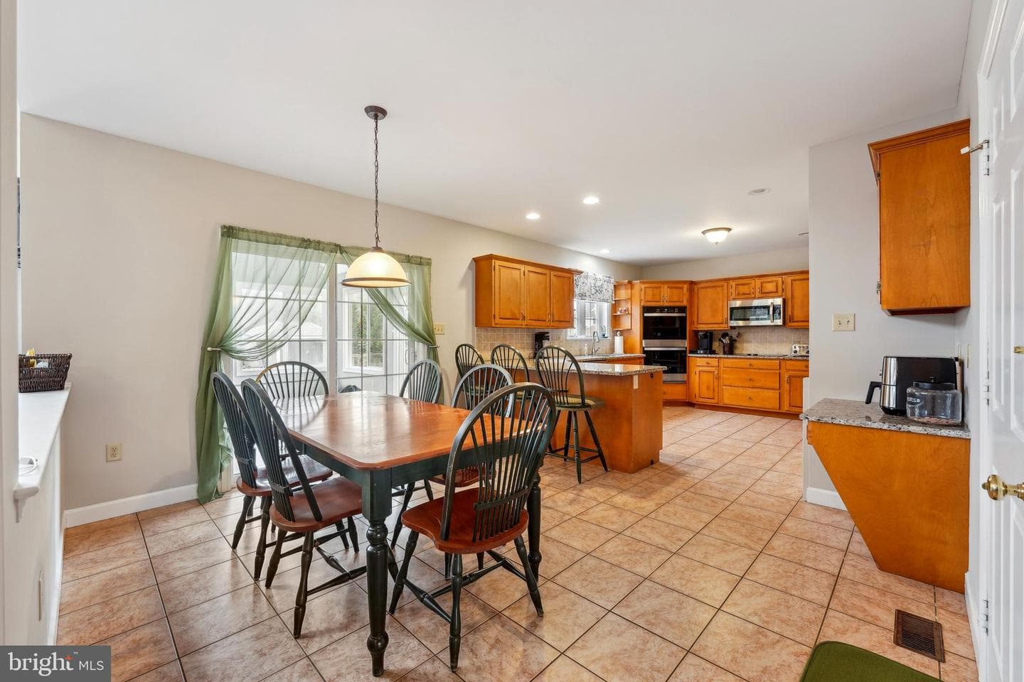113 Martin Lane photo 9