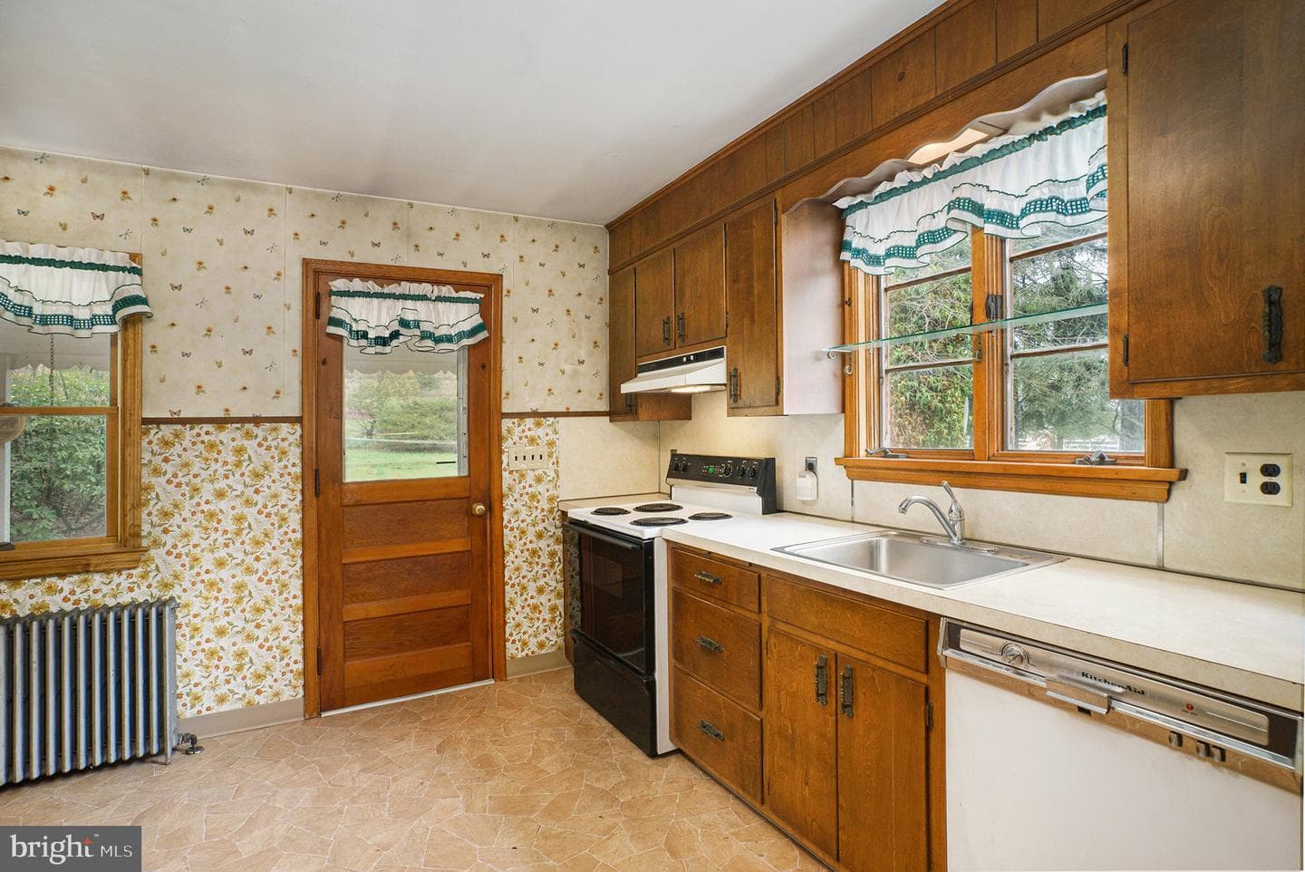 1042 Weisstown Road photo 11