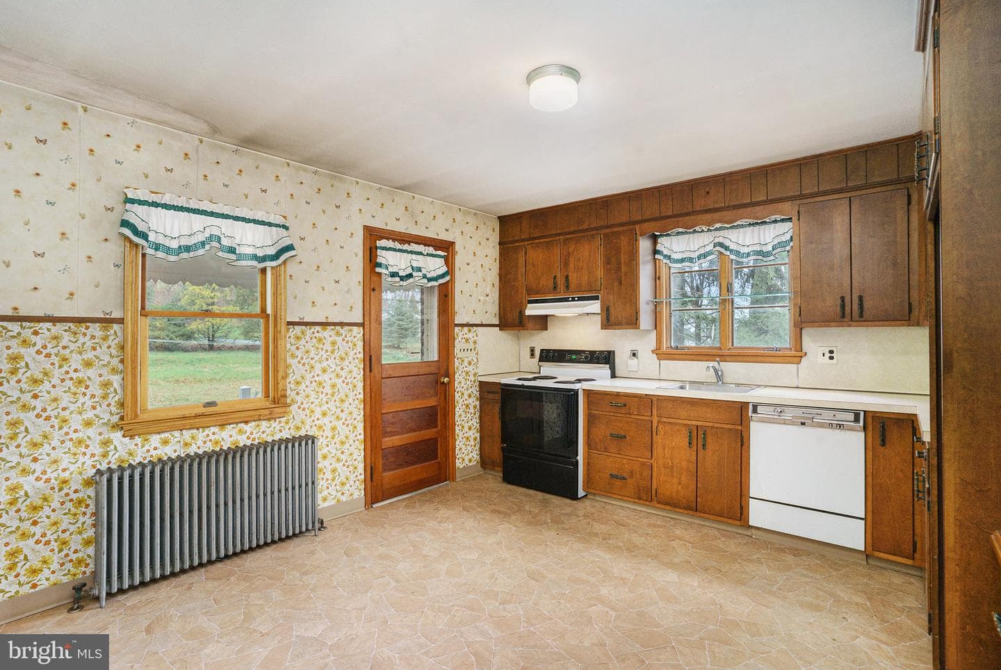 1042 Weisstown Road photo 9